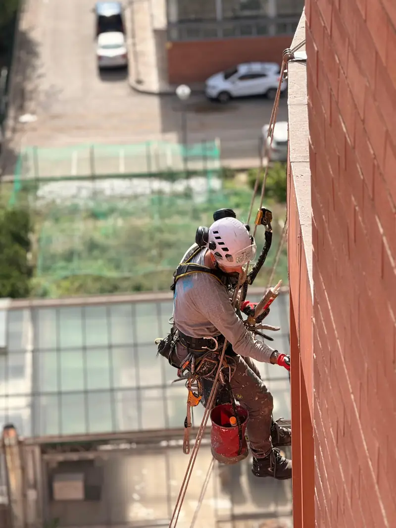Rehabilitación y pintado de fachada